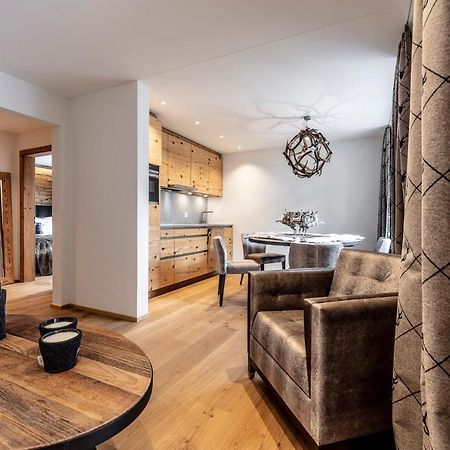 Unique Alpic style apartment in the heart of Davos Extérieur photo