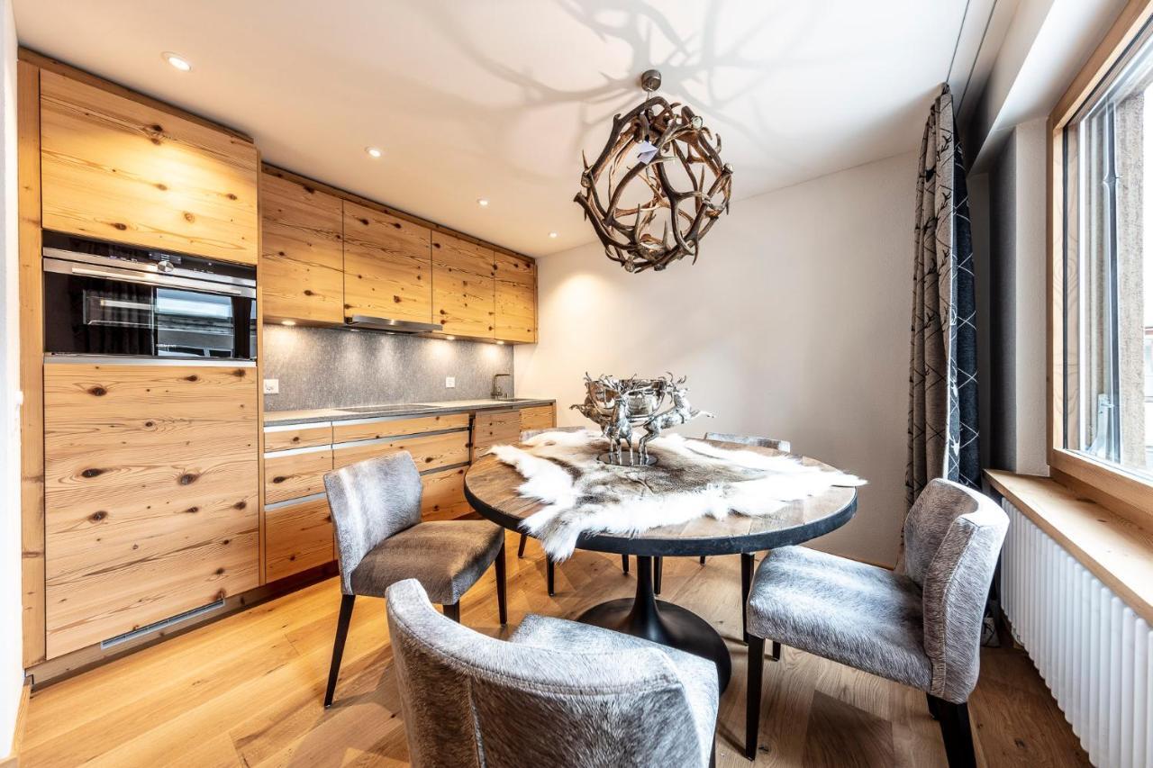 Unique Alpic style apartment in the heart of Davos Extérieur photo