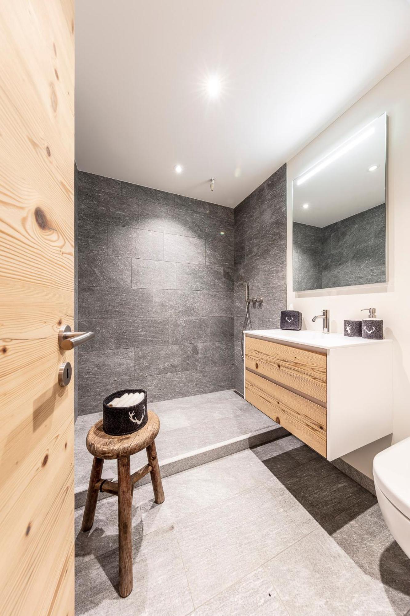 Unique Alpic style apartment in the heart of Davos Extérieur photo
